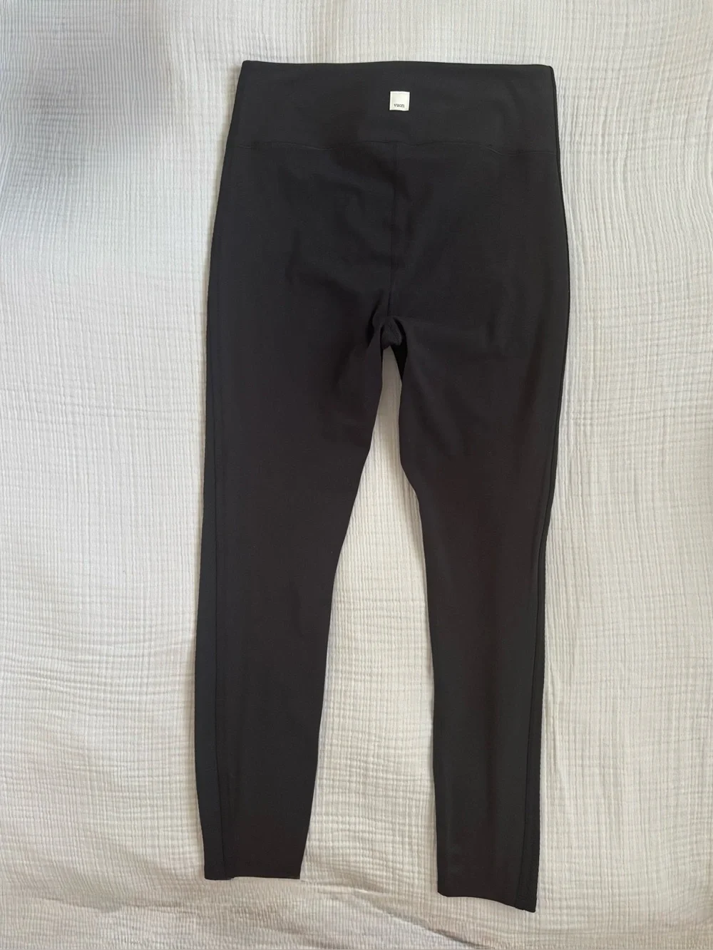 Vuori Skyline Legging in Black - Picture 3 of 9